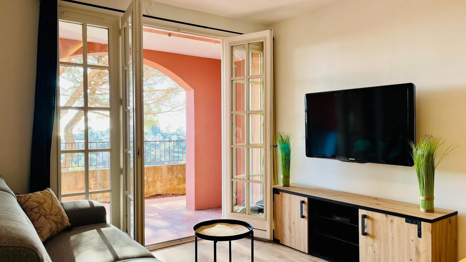 アパート Village Typique - Piscine - Grande Terrasse Ombragee - Logement Climatise ムジャン フランス